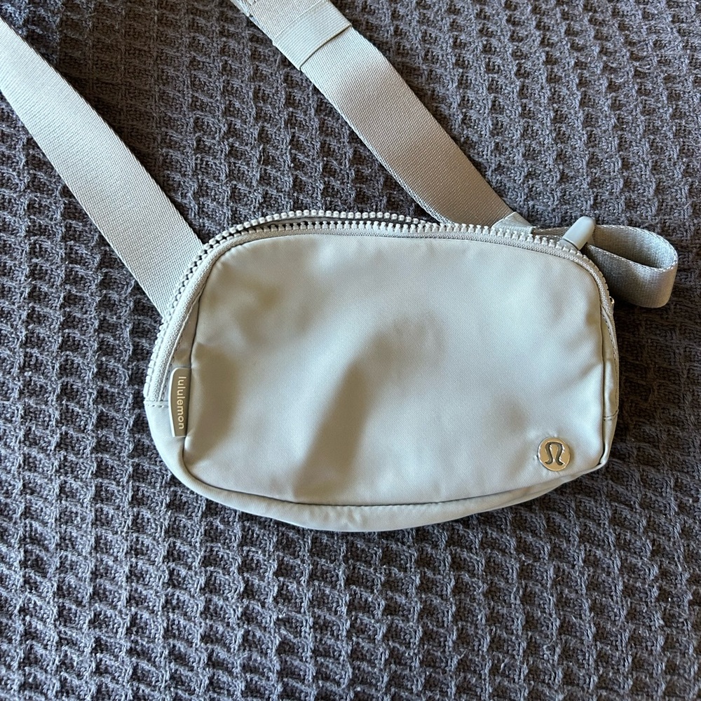 Lululemon Belt Bag - Grey - Like New